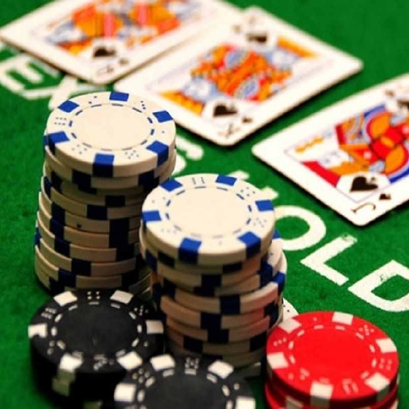Kinh nghiệm khi bluff trong poker là gì?